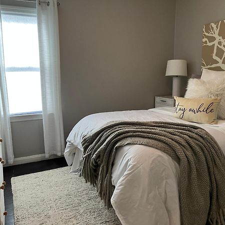 Cozy, 1St Floor Apartment 2Bdrms Plus Semi Private Room With Futon Pets With Fee Family Friendly Close To Everything Cleveland Exterior foto